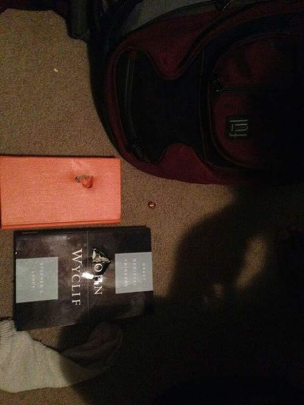 Рюкзак с книгами сохранил жизнь студенту  рюкзак, книги, жизнь, спасение