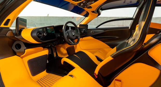 Желтый McLaren Speedtail с небольшим пробегом