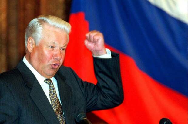Ельцин сильно болел - сидел на таблетках, ему неоднократно делали передливание крови - закупоривались сосуды, но отказаться от алкоголя он не мог. Или не хотел...