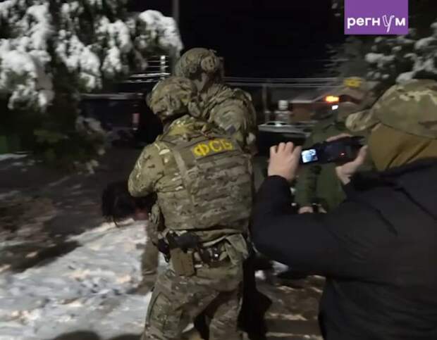 Задержанный в Адыгее заявил, что по заданию должен был поджечь елку в школе