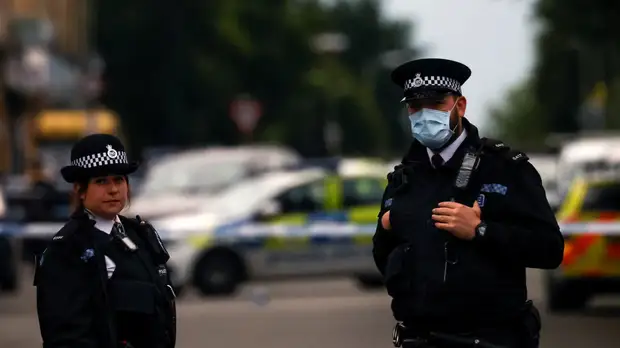 В результате взрыва автомобиля у больницы в Ливерпуле погиб один человек