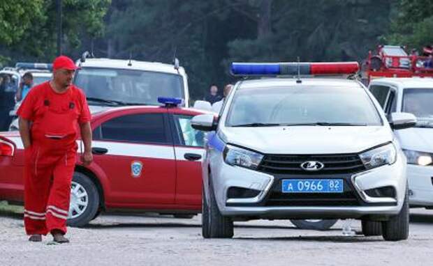 На фото: полицейский автомобиль у аэродрома Саки. Архивное фото.