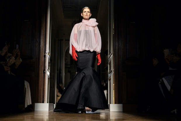 Последнее дефиле Стеллы Теннант на показе кутюрной коллекции Valentino, январь 2020 года