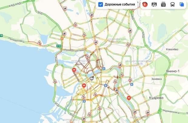 Видео: пробки на дорогах Петербурга составили в среду вечером 8 баллов