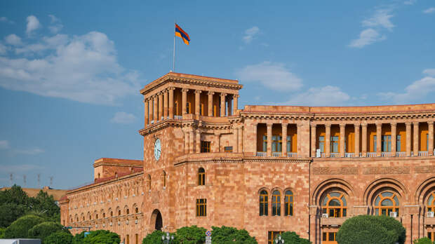 Политолог: нынешние власти Армении несамостоятельны в принятии своих решений