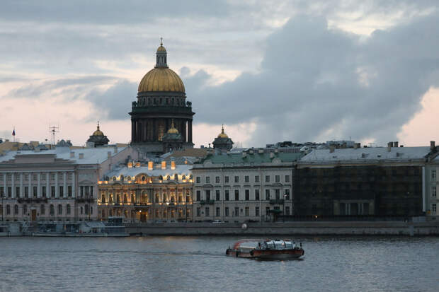 Петербуржцы смогут посетить колоннаду Исаакиевского собора в вечернее время