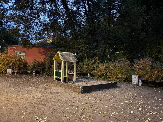 В Ленобласти уже 10 лет не могут переселить семью в нормальное жилье