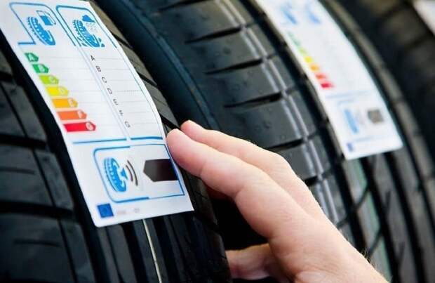 Маркировка шин включает уровень сопротивления качению, сцепления на мокрой дороге и шумности. | Фото: drive2.ru.