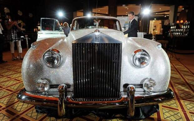 Rolls-Royce, украшенный кристалами Сваровски