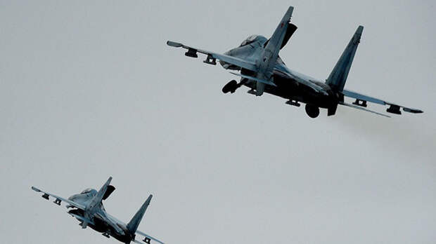 Российские Су-27 сопроводили бомбардировщики США над Балтийским морем