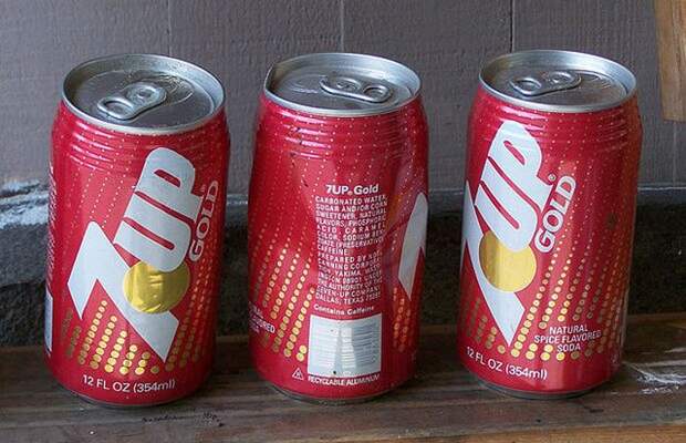 Напиток 7Up Gold.