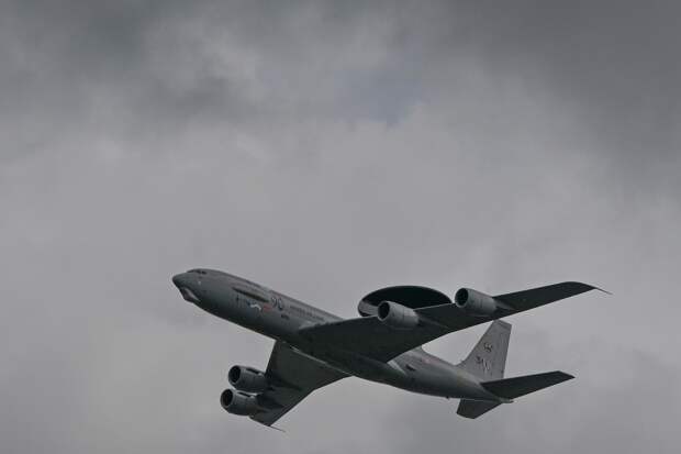 Иранская ракета развалила E-3 Sentry ВВС США на две части, его сняли на фото