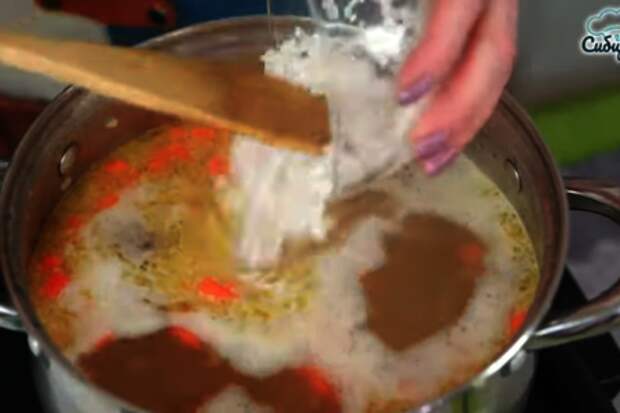 Рыбный суп из консервированной сайры и овощами с рисом: шаг 4