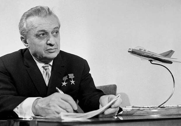 Исполняется 120 лет со дня рождения авиаконструктора Артема Микояна