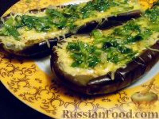 Фото к рецепту: Отварные баклажаны с сыром и чесночным соусом