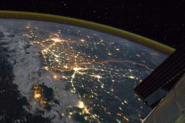 Индийско-пакистанская граница из космоса видна как оранжевая линия земля, космос, красота, природа, фото
