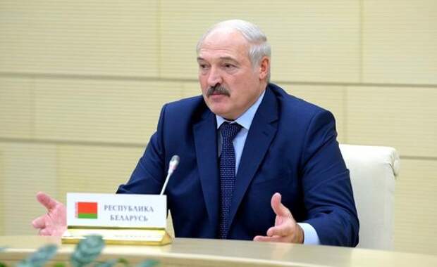 Лукашенко  заявил, что глава Евросовета Шарль Мишель просил Путина надавить на него