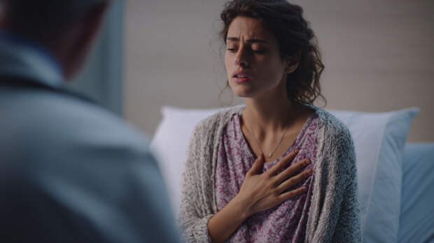 Боль и одышка: названы группы женщин с повышенным риском сердечного приступа