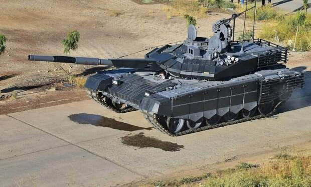 Основной боевой танк Ирана - на базе советского Т-72 - "Каррар".