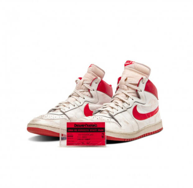 Nike Air Ships Майкла Джордана ($1,47 млн)