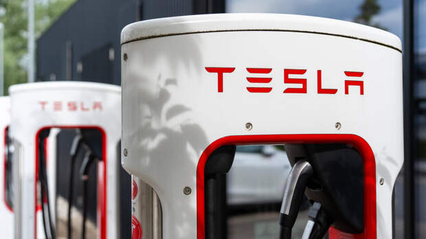 Tesla уступила мировое лидерство в продажах электрокаров китайской компании