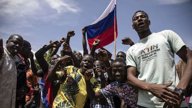 Долой Францию, долой Дамибу: Буркина-Фасо охватили пророссийские митинги