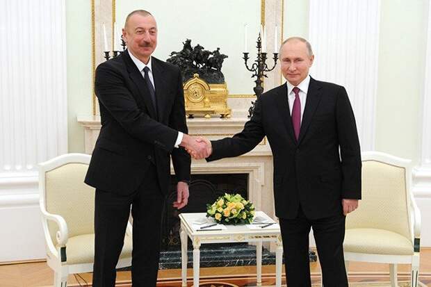 Алиев назвал активной роль Путина в урегулировании конфликта в Карабахе