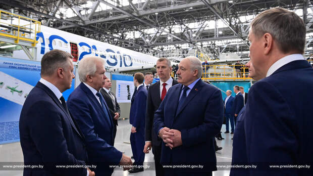 Лукашенко предложил окончательно уравнять в правах белорусские и русские товары