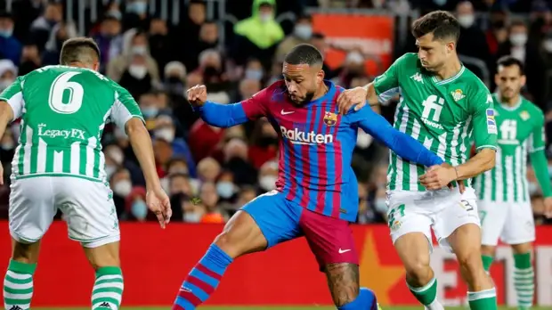 «Барселона» на своём поле минимально проиграла «Бетису»