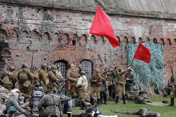 В Калининграде «Дни армейской культуры» открылись реконструкцией штурма Кёнигсберга