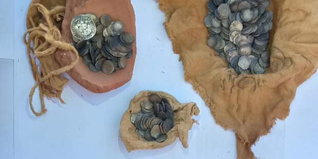 В египетском монастыре нашли клад из 370 древних монет