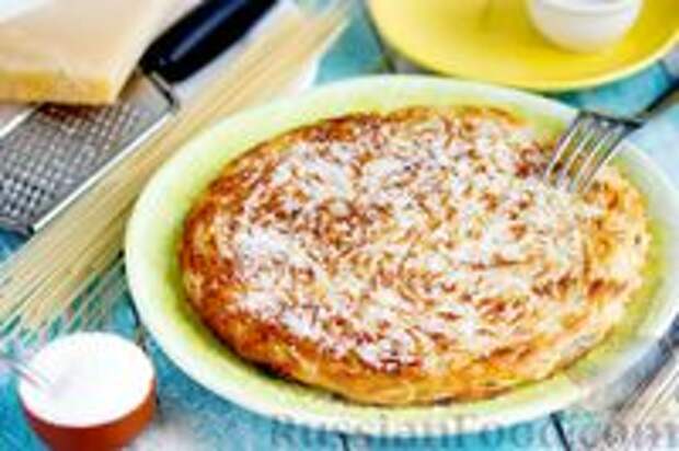 Фото к рецепту: Жареные макароны с сыром и сахаром
