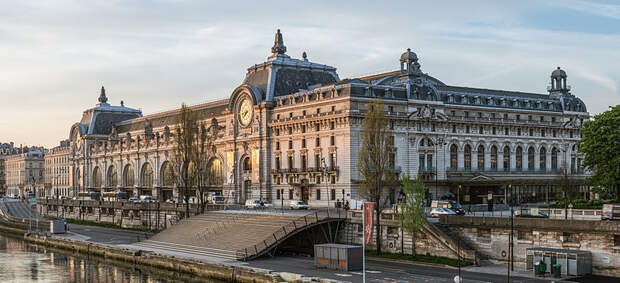 https://upload.wikimedia.org/wikipedia/commons/thumb/7/7c/Mus%C3%A9e_d%27Orsay%2C_North-West_view%2C_Paris_7e_140402.jpg/800px-Mus%C3%A9e_d%27Orsay%2C_North-West_view%2C_Paris_7e_140402.jpg