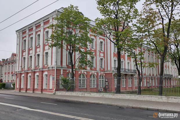 Недоношенный дуболом и оголенные (женские!) ягодицы. Что оскорбляет честь, достоинство и верующих по версии Центра экспертиз СПбГУ