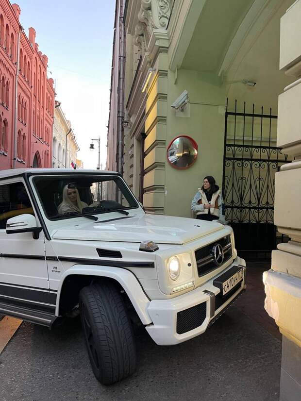 Алёна Шишкова продала машину, которую Тимати подарил ей на рождение дочери