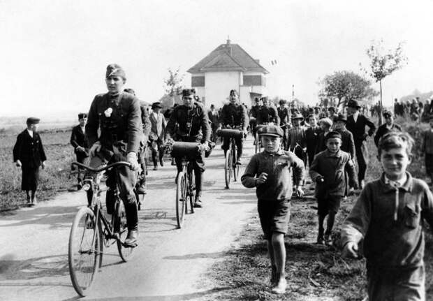Great Moments In Bicycle-Powered Warfare