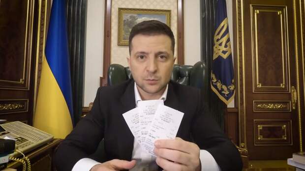 "Всё враки и только он молодец". Зе записал влог на русском языке о закрытии каналов. Что в нем главное?