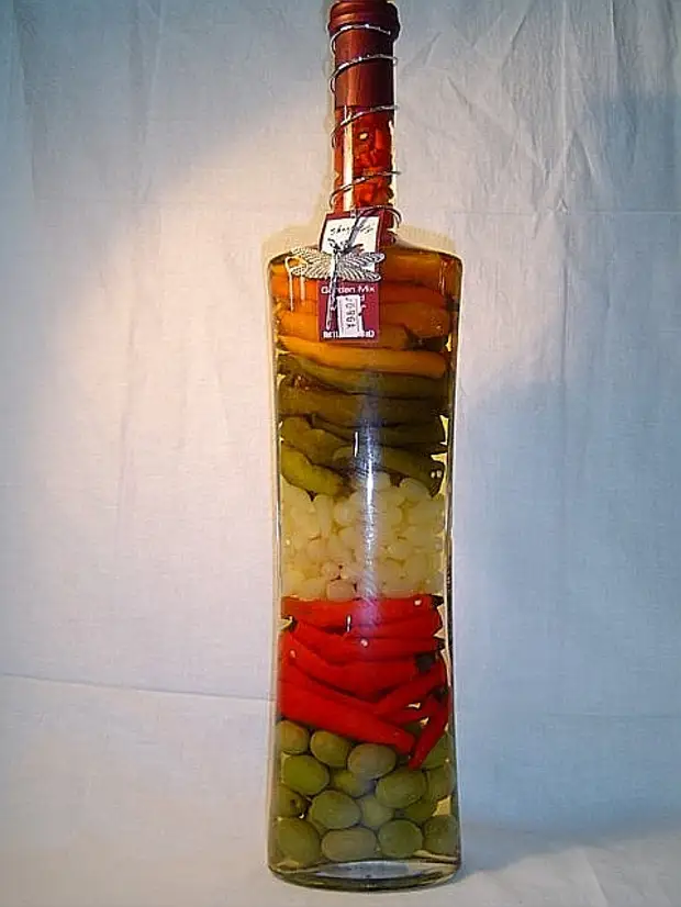 Декоративная бутылка на кухню