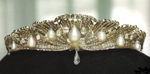 Тиара «Морская раковина». Платина,  бриллианты и жемчуг. 1867 год
