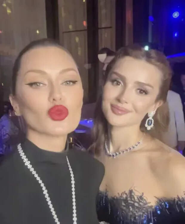 Виктория Боня и Дина Саева