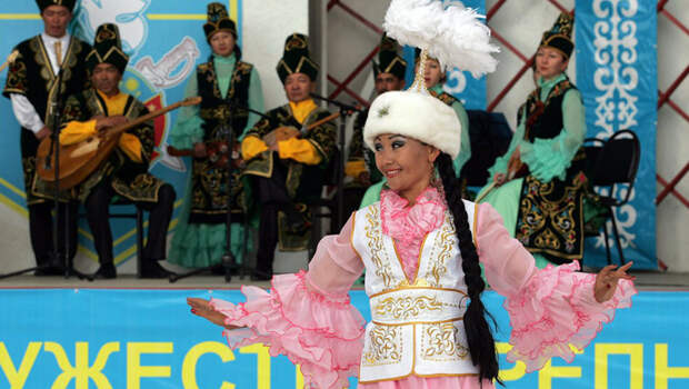 Kazakhstan и Kirgiziya: зачем страны СНГ переводят письменность на латиницу