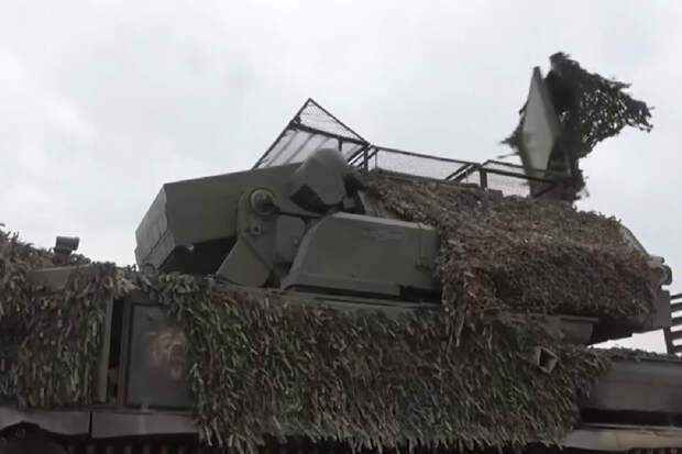 Минобороны России опубликовало кадры боевой работы расчета зенитного ракетного комплекса «Тор-М2» группировки войск «Южная» по воздушным целям ВСУ на Донецком направлении в зоне проведения специальной военной операции