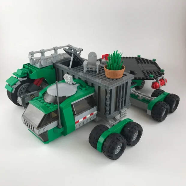 Самые разнообразные поделки от любителей LEGO