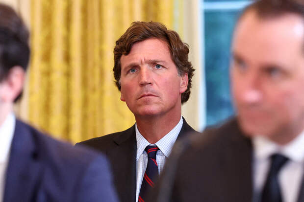 У Такера Карлсона украли сотни тысяч банок со снюсом