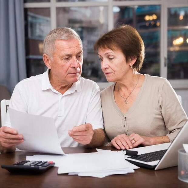 «Помогли так помогли»: чиновники сократили срок назначения доплаты к пенсии... на целых один день