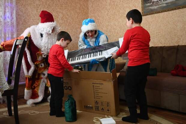 В Адыгее участники «Ёлки желаний» получили подарки от главы республики