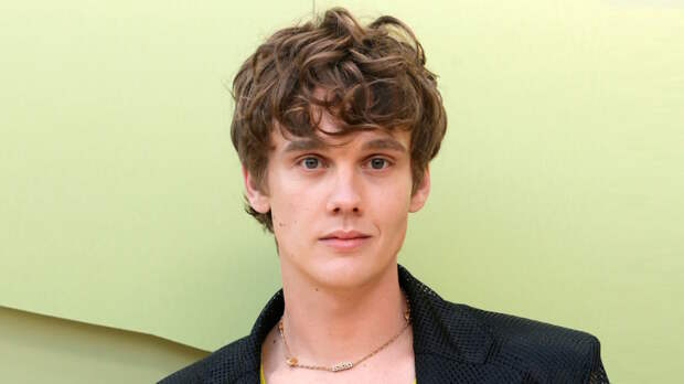 Съемки третьего сезона "Уэнздей" начнутся через несколько дней и завершатся к осени