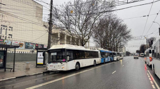 Два автобуса и троллейбус столкнулись в Симферополе: Пяти людям оказали помощь