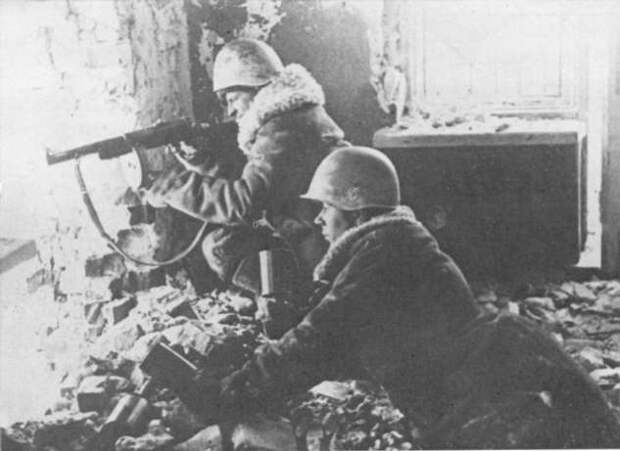 Для чего в Сталинграде советские солдаты приделывали на некоторые гранаты крючки