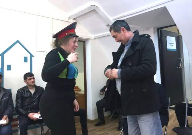 Валентина Чупик проводит правовой ликбез для мигрантов